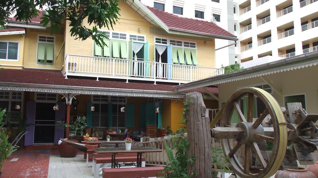 Panida Suite Hotel Bangkok Exterior foto