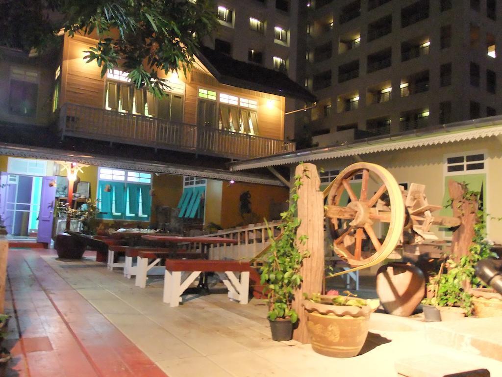 Panida Suite Hotel Bangkok Exterior foto