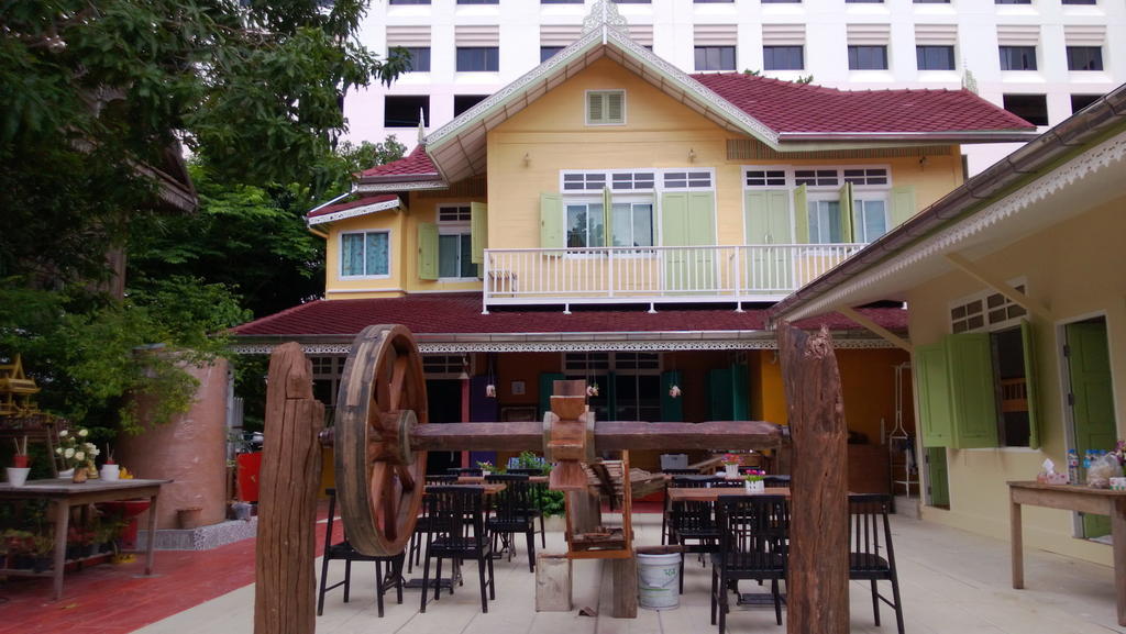 Panida Suite Hotel Bangkok Exterior foto